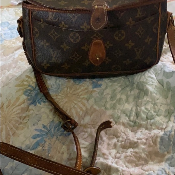 Louis Vuitton - Picture 5 of 11